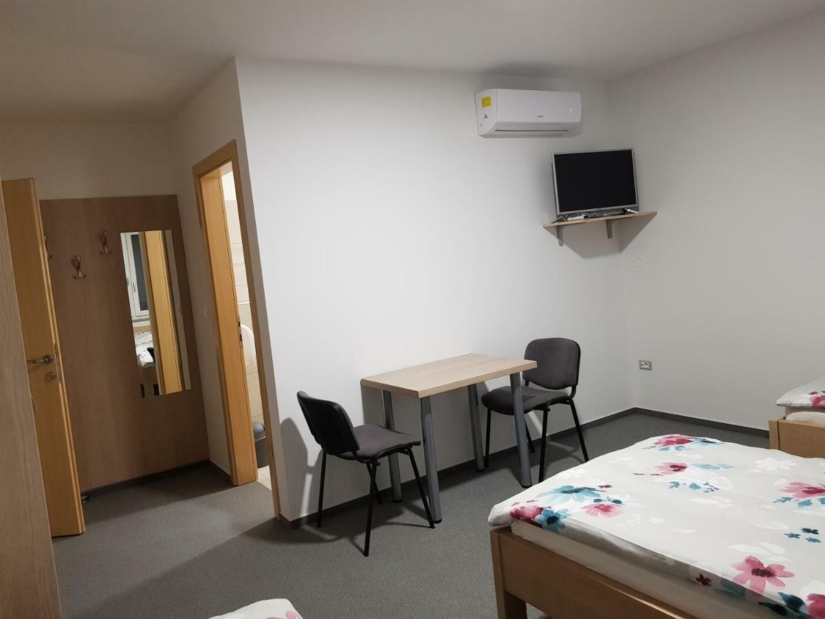 Apartmaji Jankovic ロガテツ エクステリア 写真